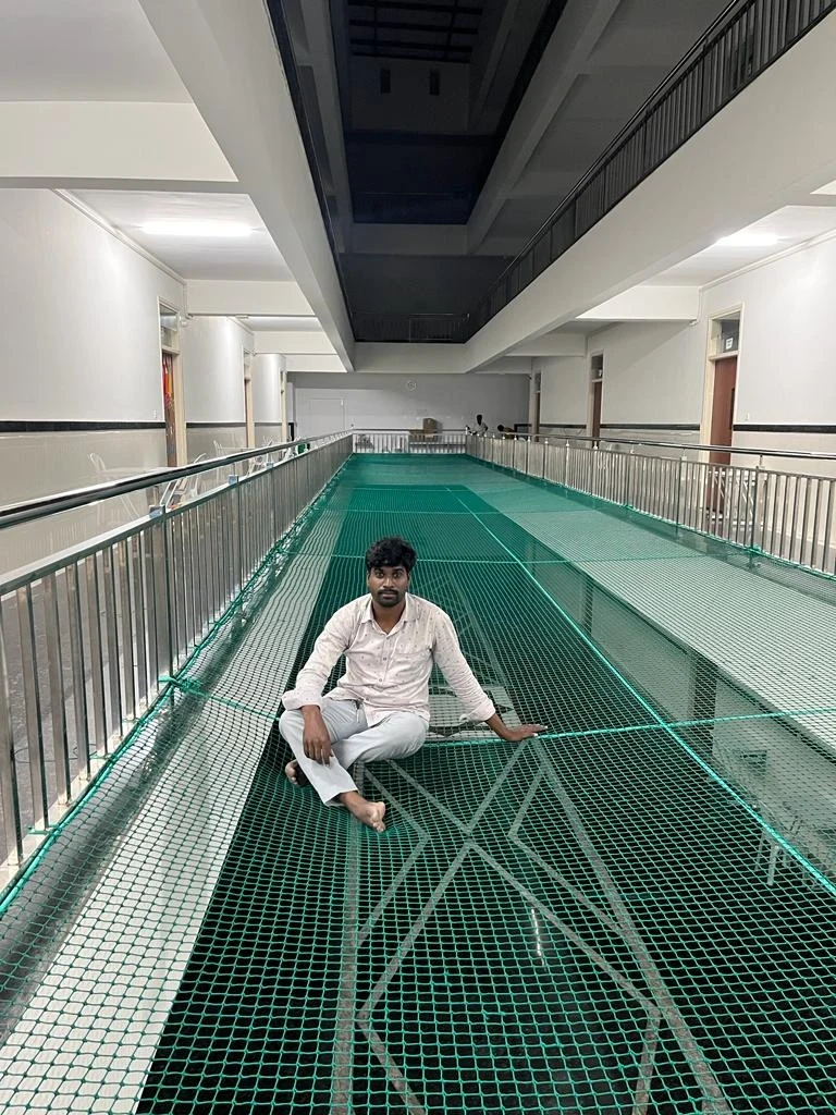 Heavy-duty duct area safety netting